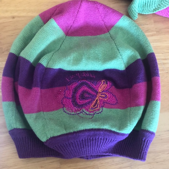 Girl’s ruffled scarf and matching hat - Picture 4 of 5